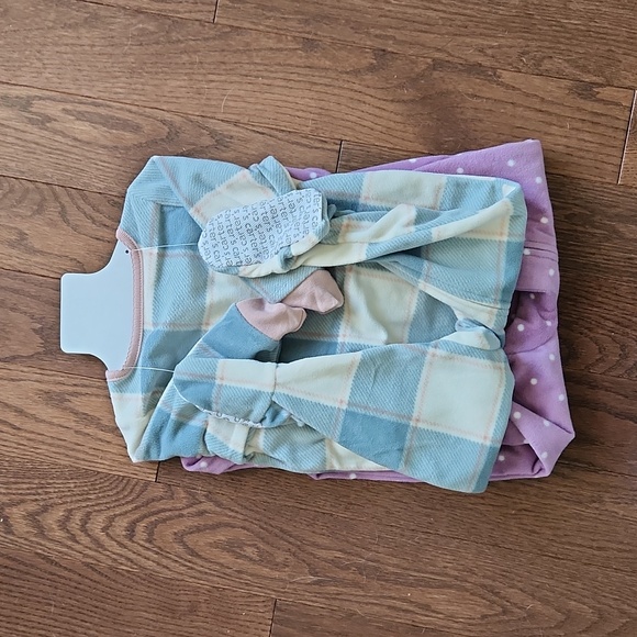 Carters Flannel Onesies with footies - BNWT - Picture 2 of 5